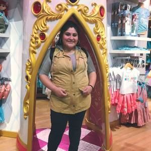 Meet your Posher, Kira